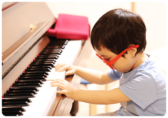 お孫さんの演奏の様子を記録